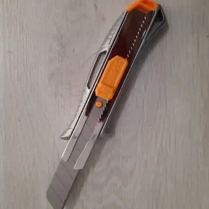 Cutter taglierino INGCO lama da 18mm in alluminio Ingco 31025 Superprijs